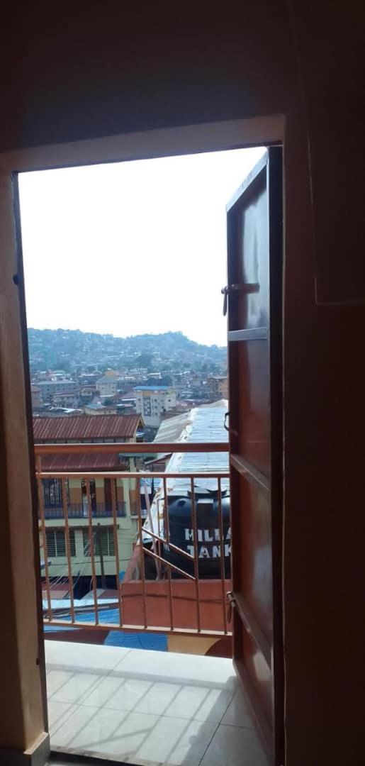 Debora Guest House Фритаун Экстерьер фото